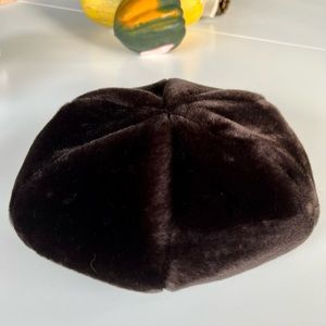 Velvet beret with satin lining